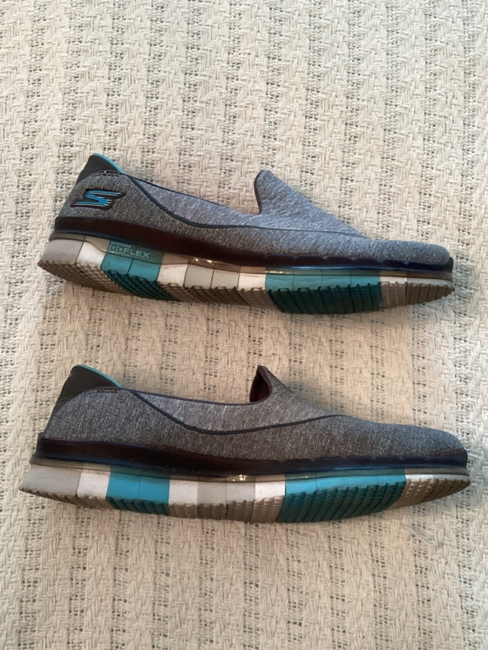 Skechers Goga mat Gray Slip-on sneakers Size9 - Picture 3 of 6